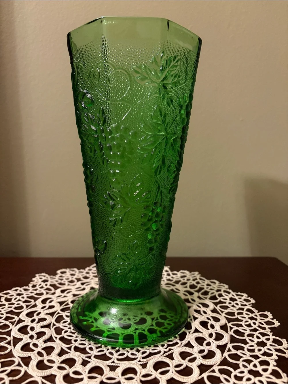Vintage 1960’s Anchor Hocking Harvest Grape Octagonal Vase Emerald Green Pressed